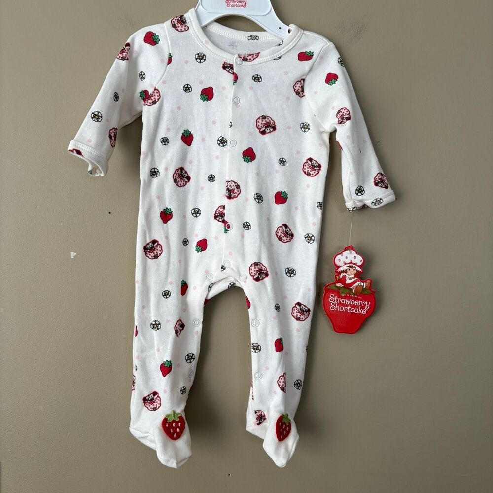 Strawberry Shortcake Baby Girl Button Sleeper White Red Strawberry PJ 6M NWT